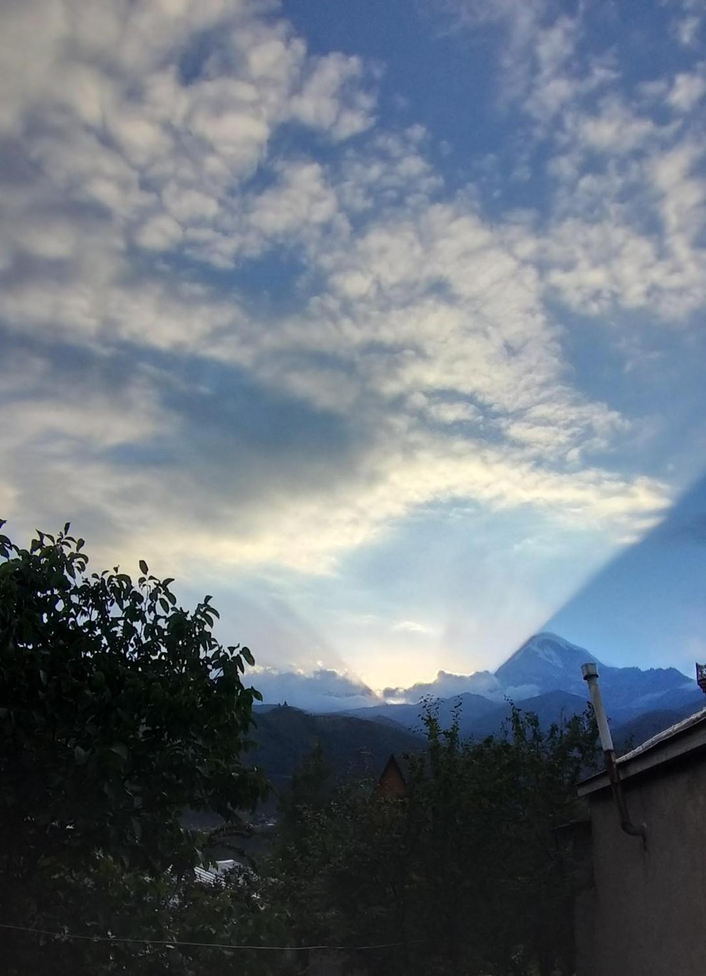 Emotion Kazbegi Apartment Bagian luar foto
